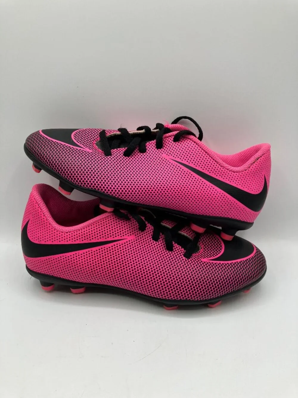 Nike Soccer Cleats Bravata II Youth Size 4 Hot Pink & Black Logo